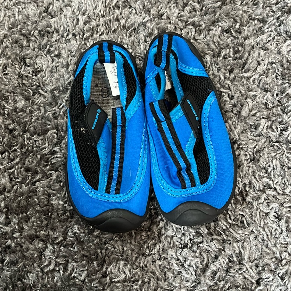 Air walk toddler water shoes size 7-8